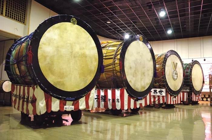 ый в своем роде «Музей Большого Барабана» (The Great Drum Museum), в его коллекции собрано более 150 разновидностей барабанов